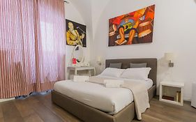 Red Rooms By Wonderful Italy